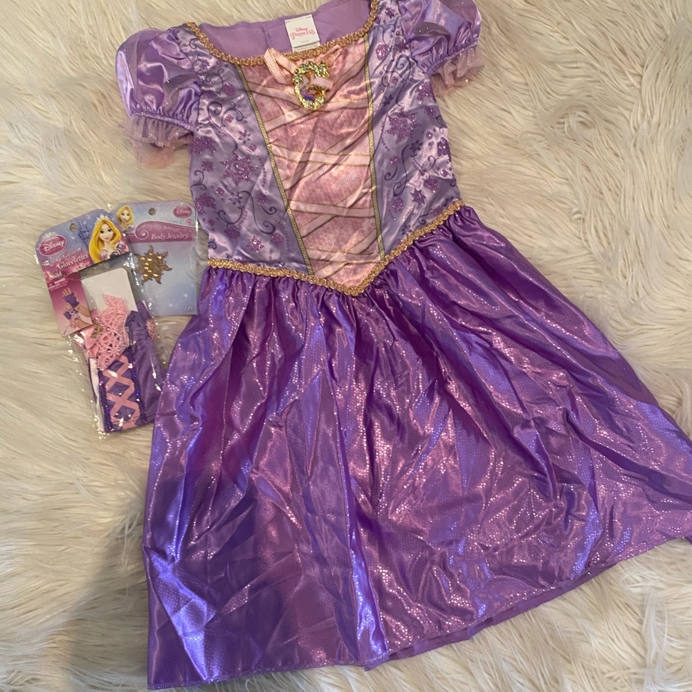 Disney’s princess tangled costume (D)